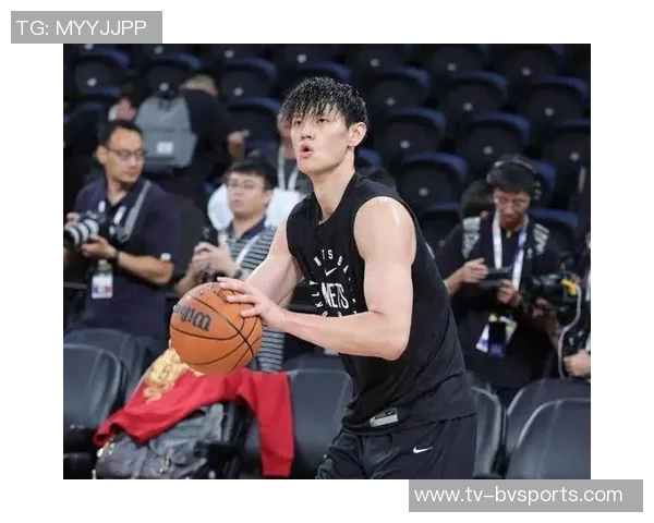 曾凡博向队友请求传球却遭无视队友选择独自进攻引发热议