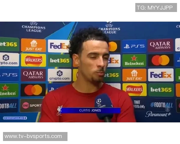 柯蒂斯琼斯在欧冠中展现出92传球成功率成为中场球员第三高的表现