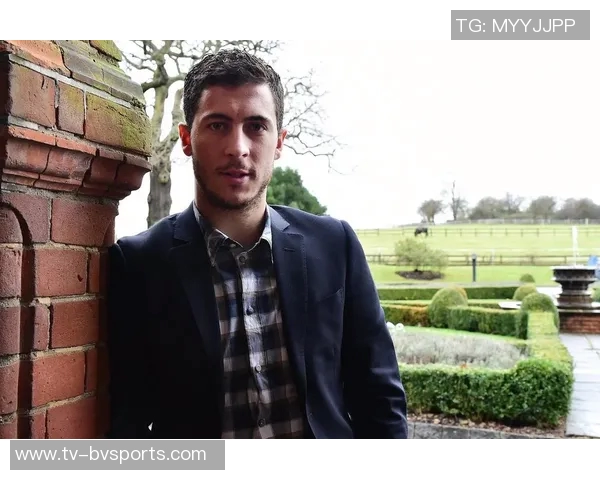 阿扎尔重返斯坦福桥分享照片感慨回家感觉真好